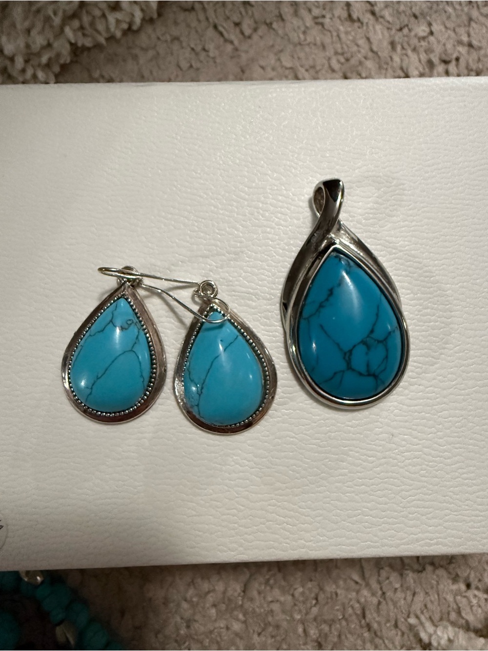 LOT MISC Jewelry - Picture 4 of 10